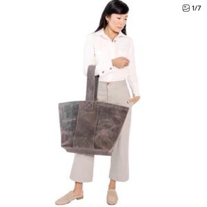 Boutonné one strap leather tote
